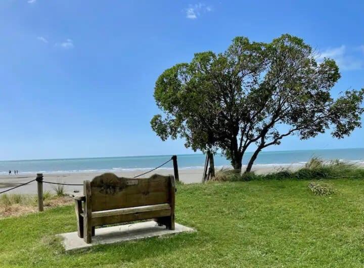 הוילה Rangihaeata Coastal Charm In Patons Rock מראה חיצוני תמונה